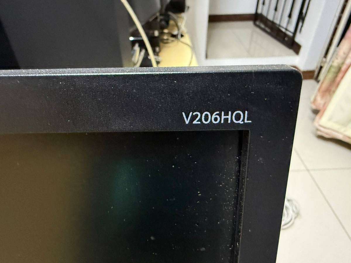 Acer V206HQL 20" LCD Monitor  Old School, Ideal for Server Cabinet / Workshop