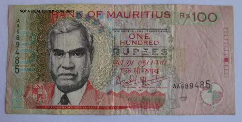 1999 Mauritius 100 Rupees Serial No AA689485