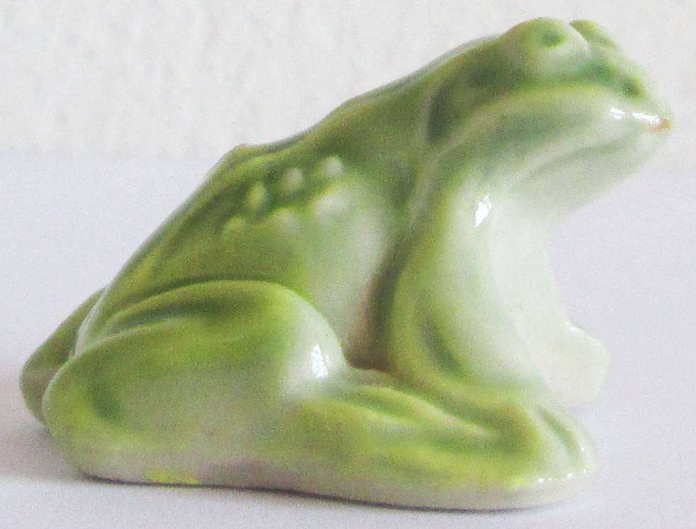 Frog Wade Red Rose Tea Miniature Animals
