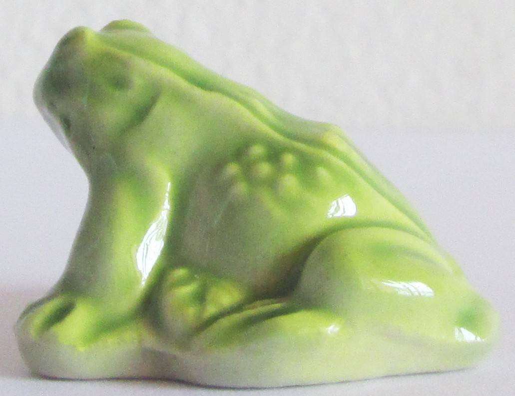 Frog Wade Red Rose Tea Miniature Animals