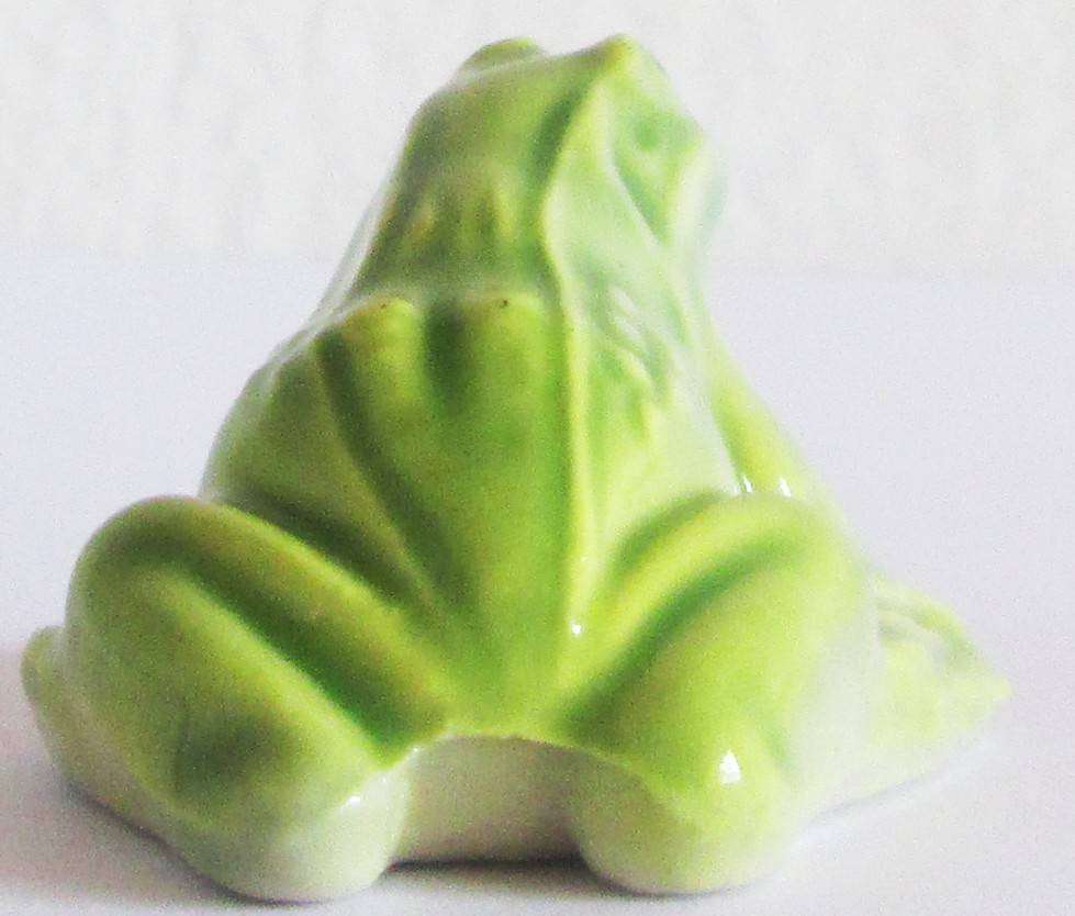 Frog Wade Red Rose Tea Miniature Animals