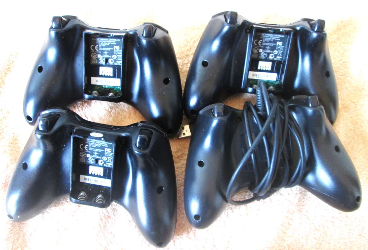 XBOX 360 Slim Console Model 1439 with Accessories Games and Figurines