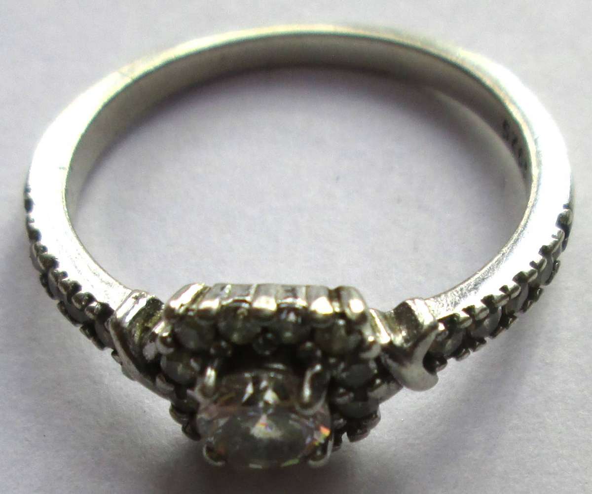 Sterling Silver Ring 2.2g