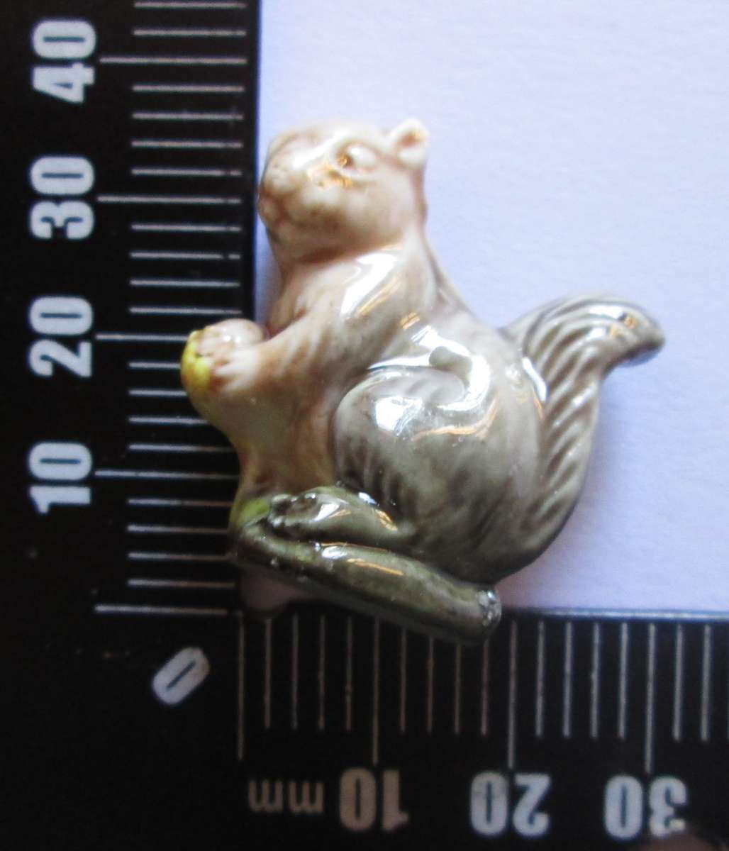 1974 Squirrel Wade English Whimsies