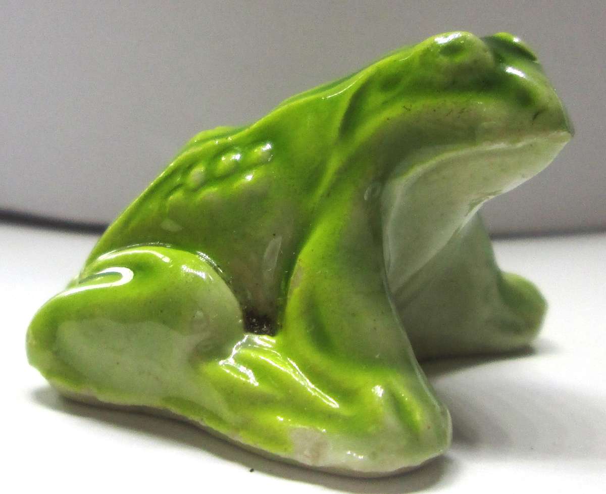 Frog Wade Red Rose Tea Miniature Animals