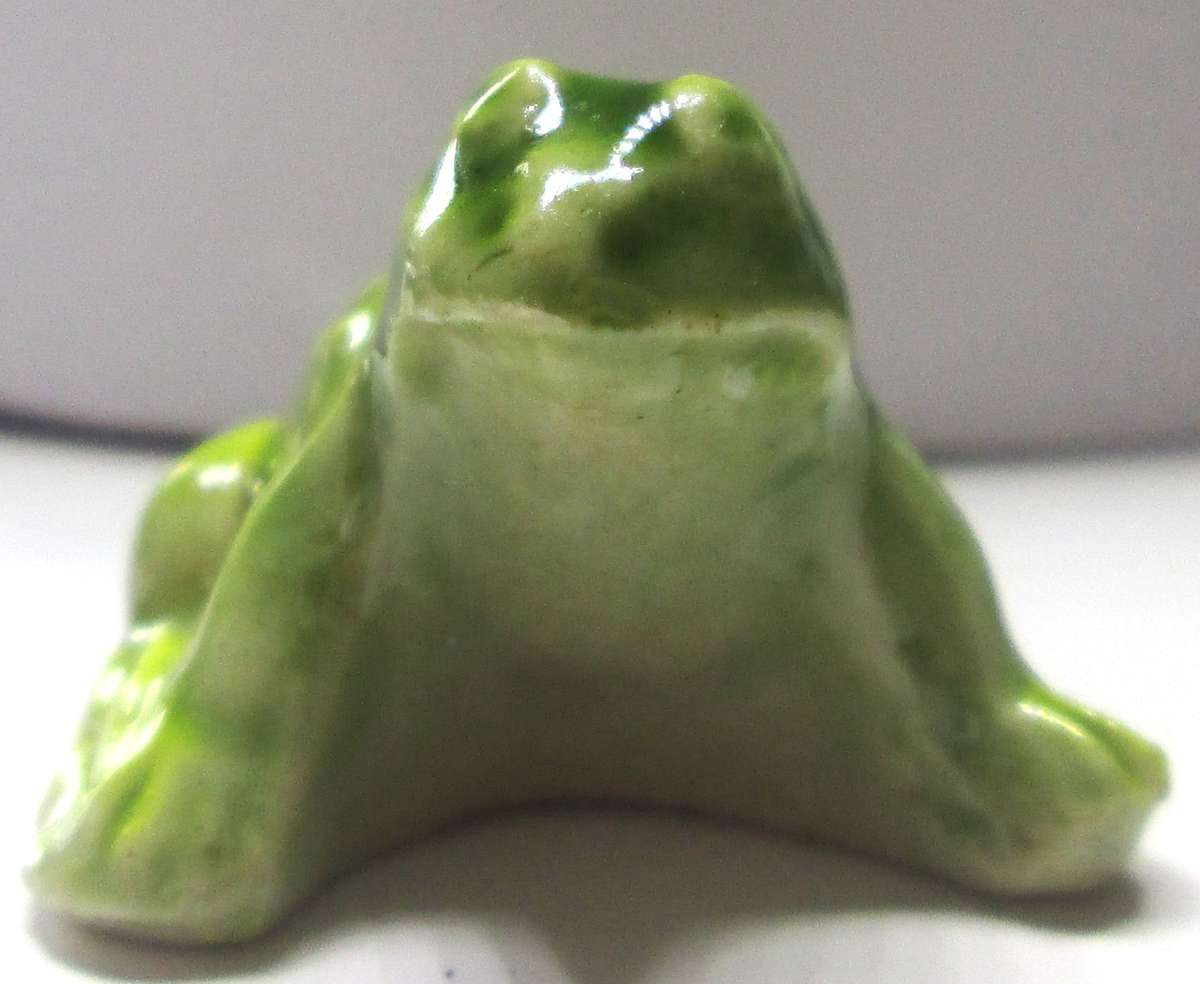 Frog Wade Red Rose Tea Miniature Animals