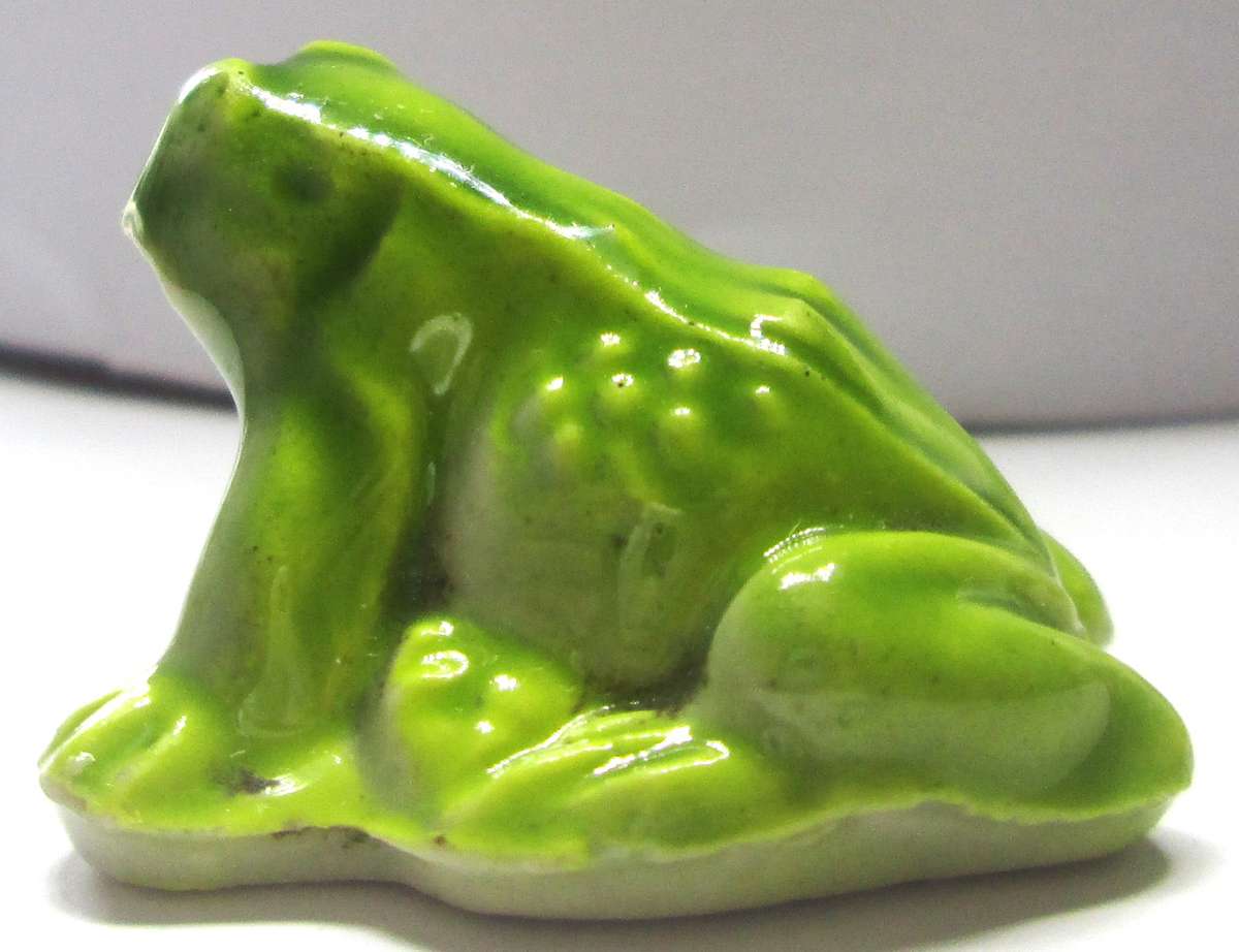 Frog Wade Red Rose Tea Miniature Animals