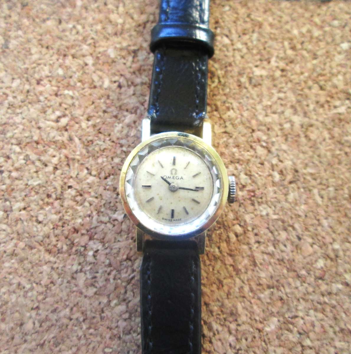 Omega Swiss Made no 4820219 Ladies Watch