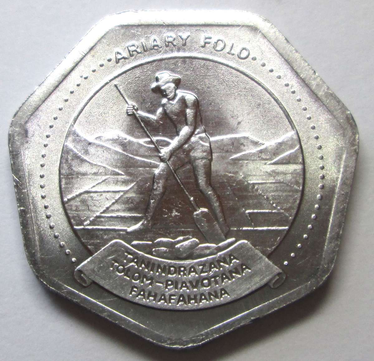 1992 MADAGASCAR 10 ARIARY