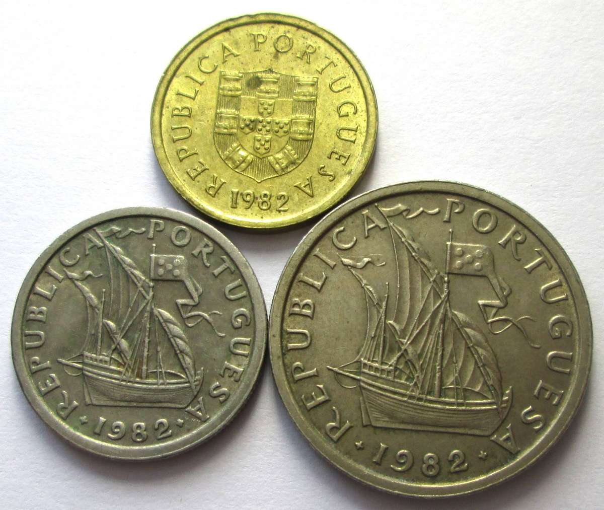 1982 Portugal 1 Escudo 2.50 Escudos 5 Escudos