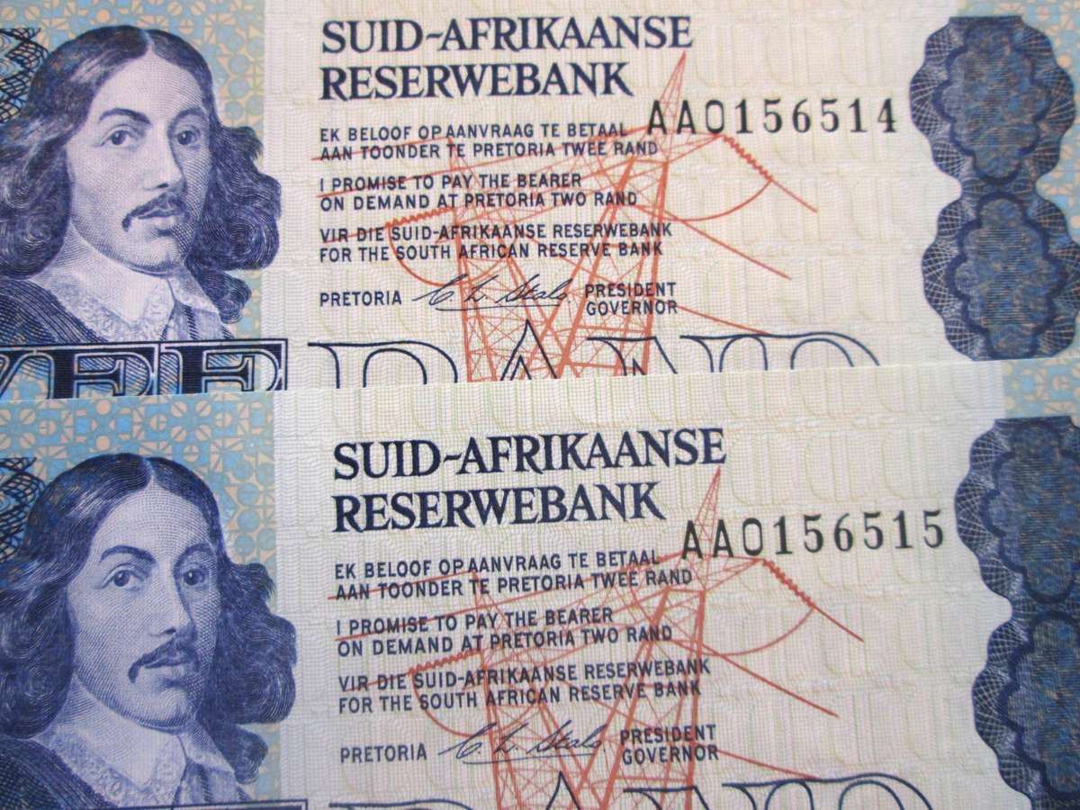 Two Rand Republic of South Africa Serial Nr AA0156514 - AA0156515