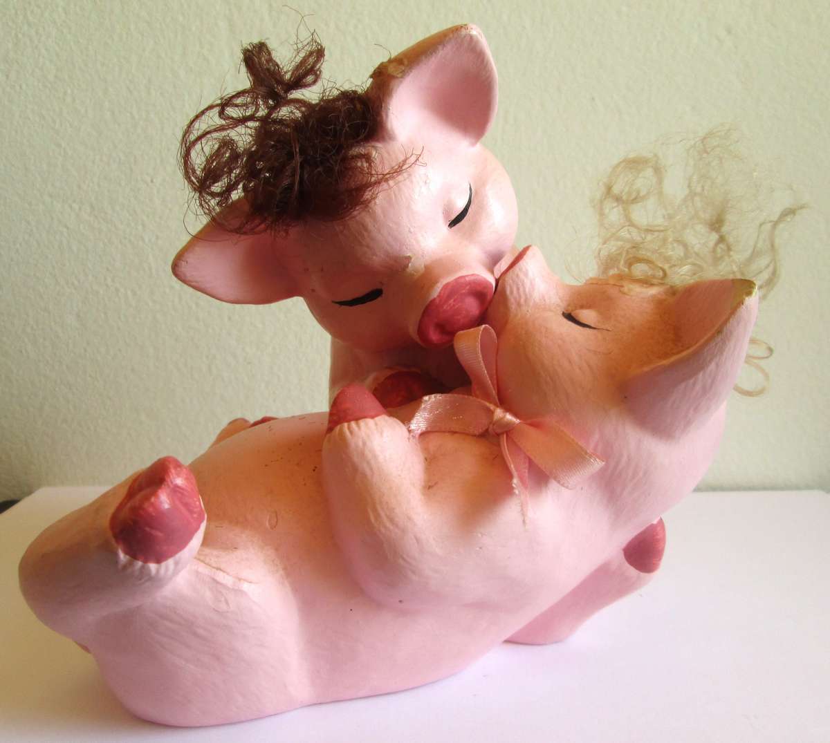 Kissing Pink Pigs Ornament