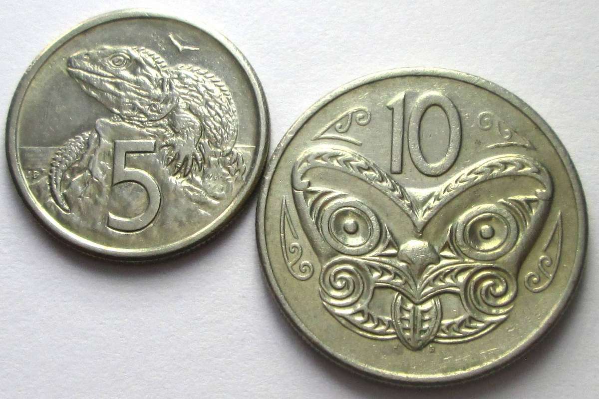 1982 New Zealand 5 Cents 10 Cents