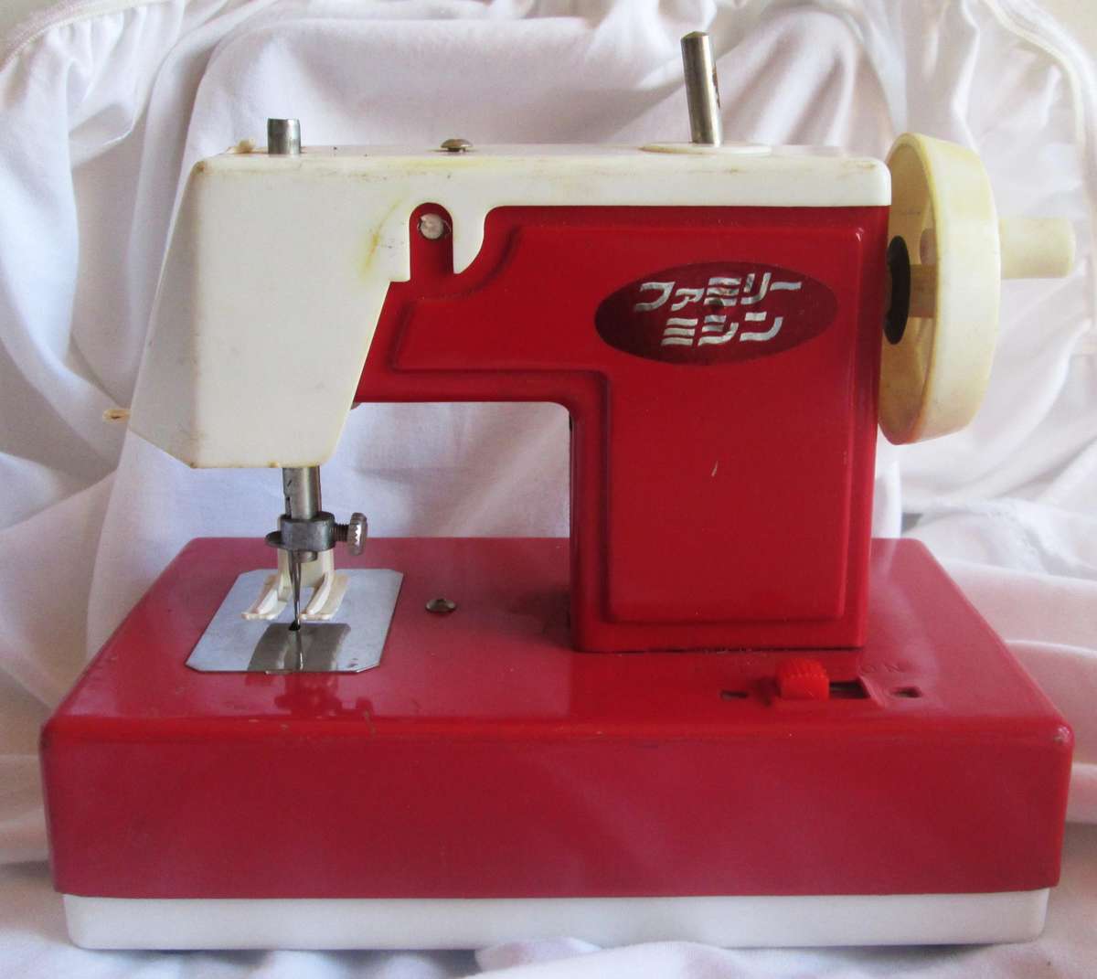 1970 Little Girls Small Sewing Machine
