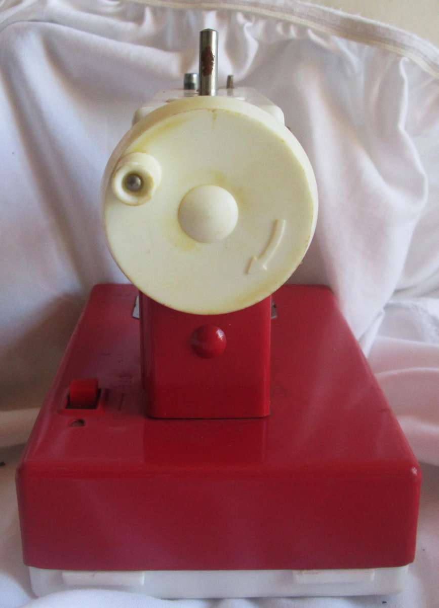 1970 Little Girls Small Sewing Machine