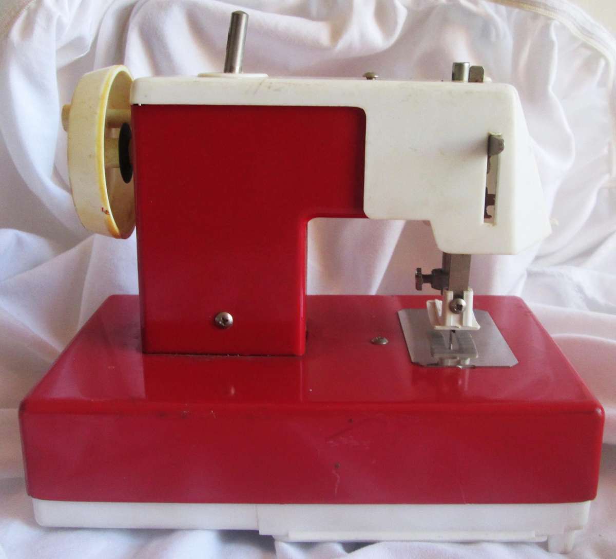 1970 Little Girls Small Sewing Machine