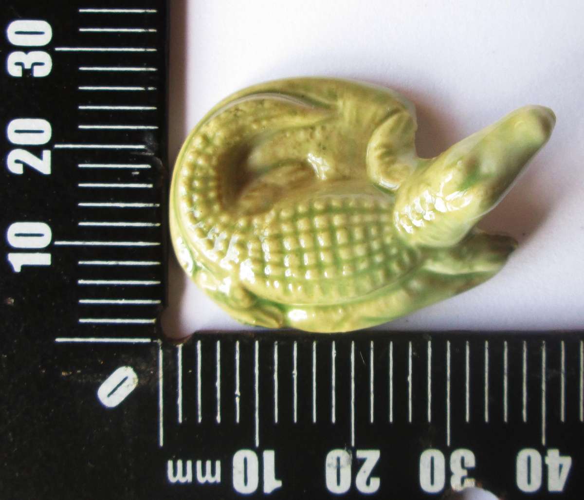 1965 Crocodile Wade Balding and Mansell Flintstone Wade Christmas Cracker