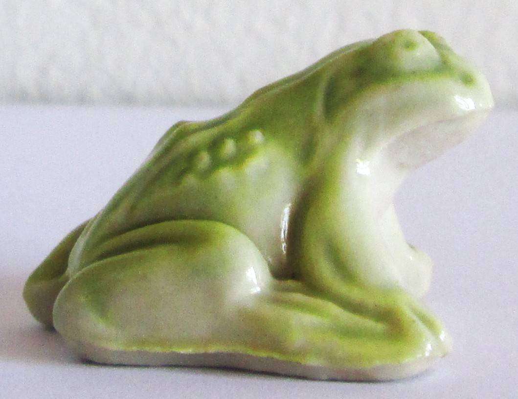 Frog Wade Red Rose Tea Miniature Animals