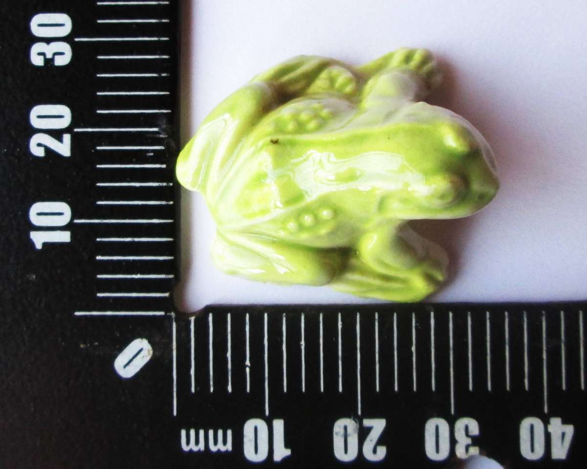 Frog Wade Red Rose Tea Miniature Animals