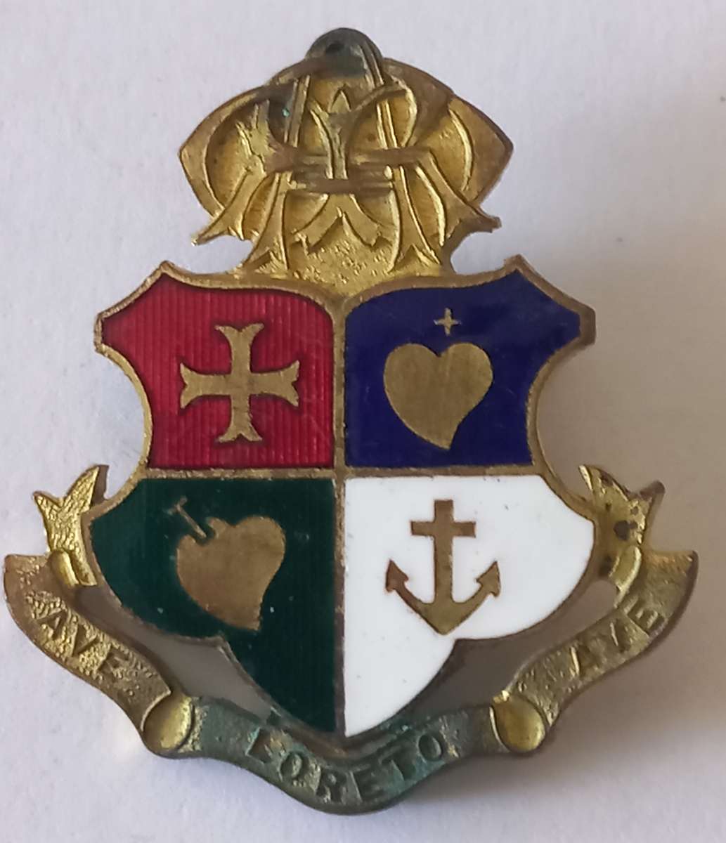 BADGE CONVENT OR SCHOOL UNKOWN. "AVE LORETO AVE"