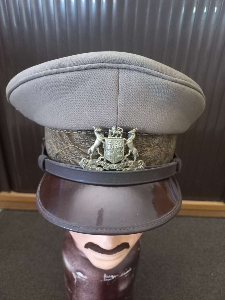 SA RAILWAY CAP AND METAL CAP BADGE