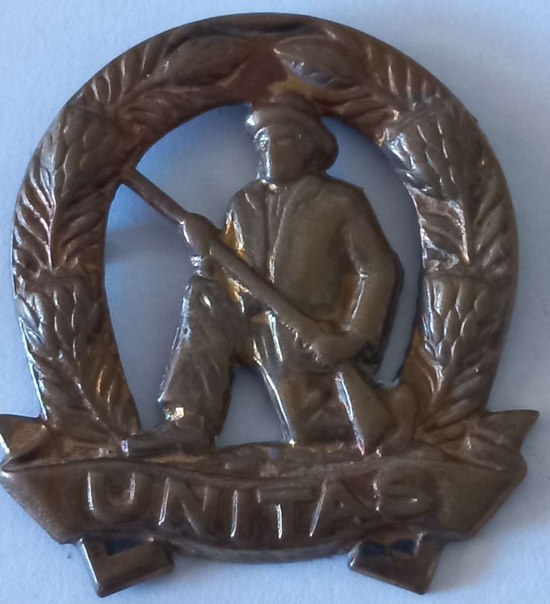 SANDF PRE 94-BRASS COMMANDO CAP BADGE