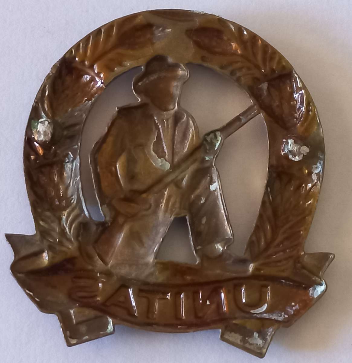 SANDF PRE 94-BRASS COMMANDO CAP BADGE