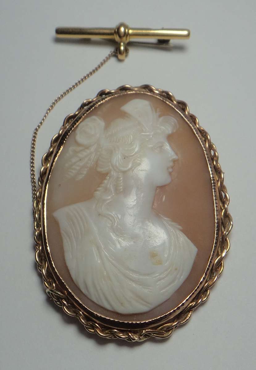 Yellow Gold Cameo Brooch valued at R33 000