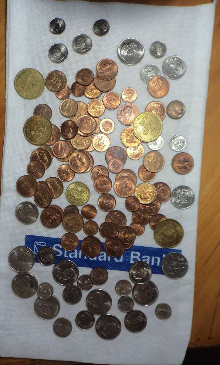 Collection of 100+ lustrous / uncirculated 1st & 2nd decimal South Africa coins