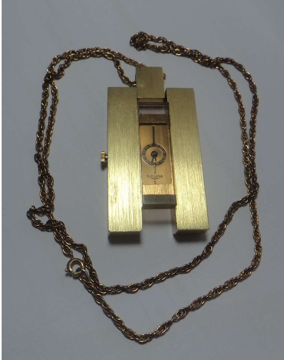 Sicura Retro Pendant Watch with Chain valued at R4 500