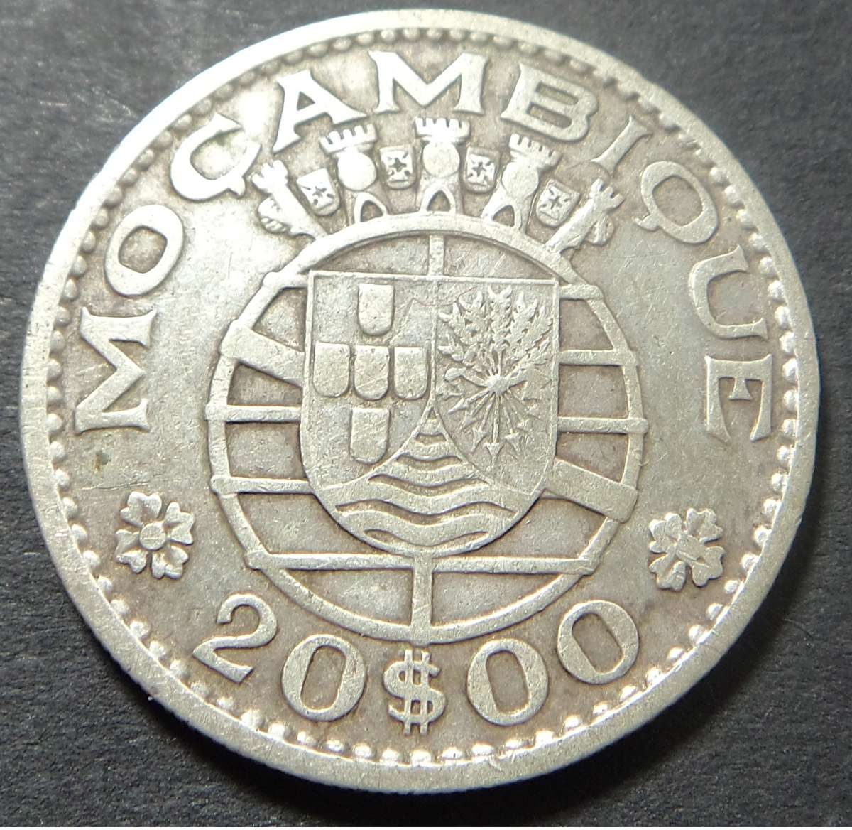 Colonial Mozambique, Silver 20 Escudos of 1960