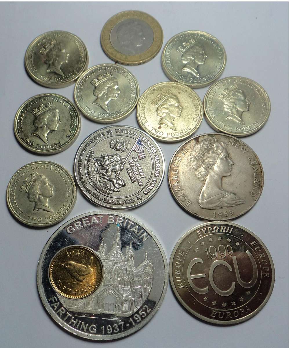 Great Britain: 8 x 2-Pound Coins & other items