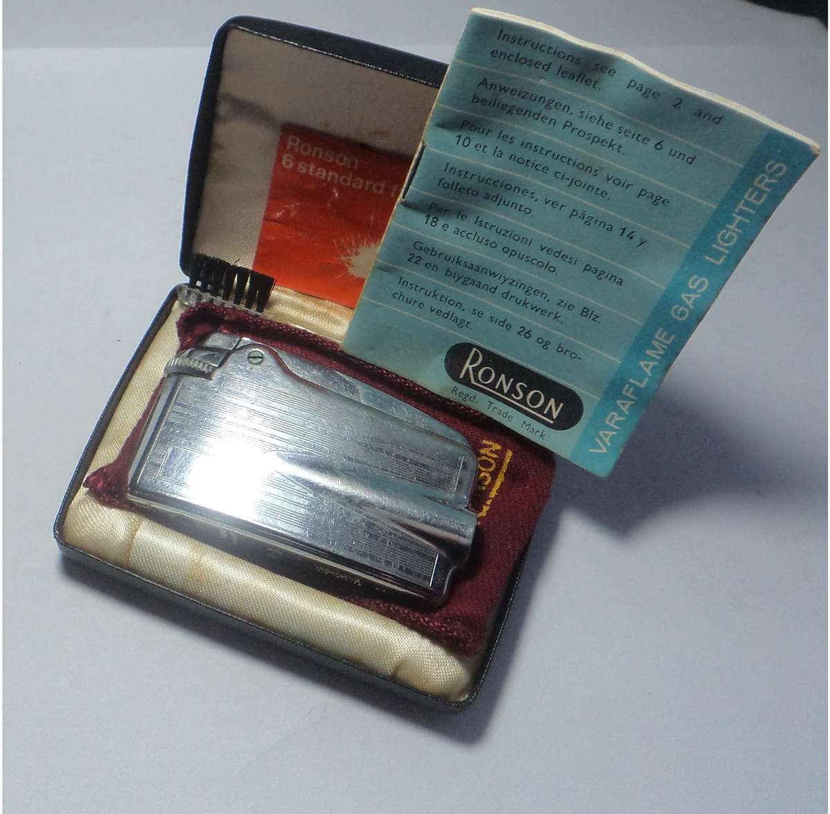 Vintage Ronson Varaflame Lighter in original box