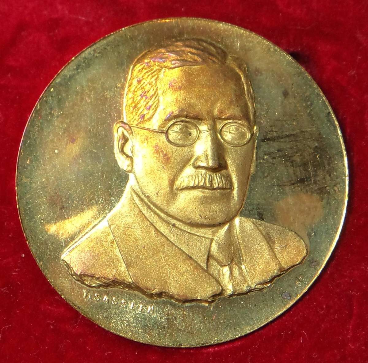 1968 Gen. J.B.M. Hertzog 18ct GOLD Medallion