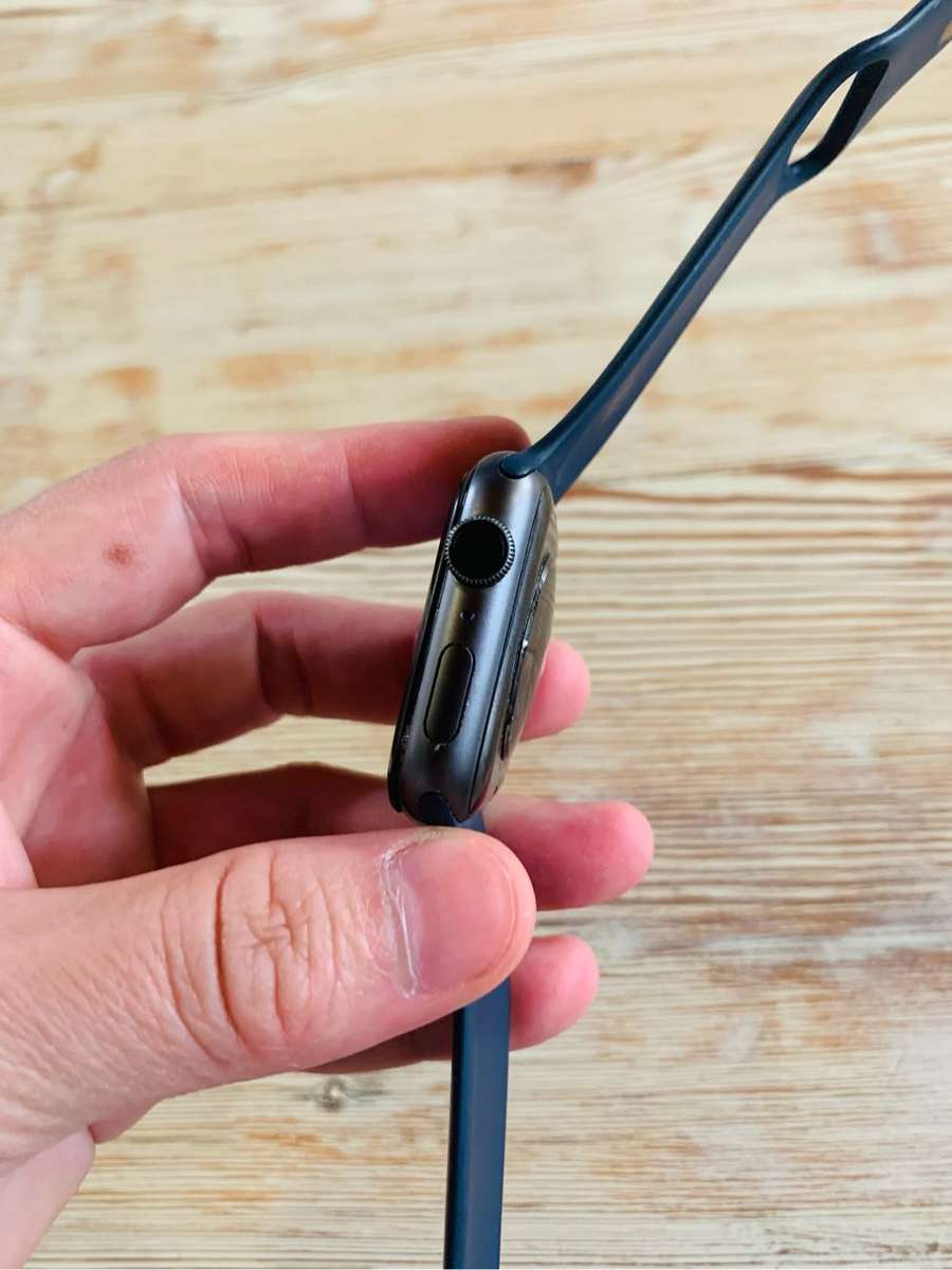 Apple Watch Series 4 44mm Cracked Screen