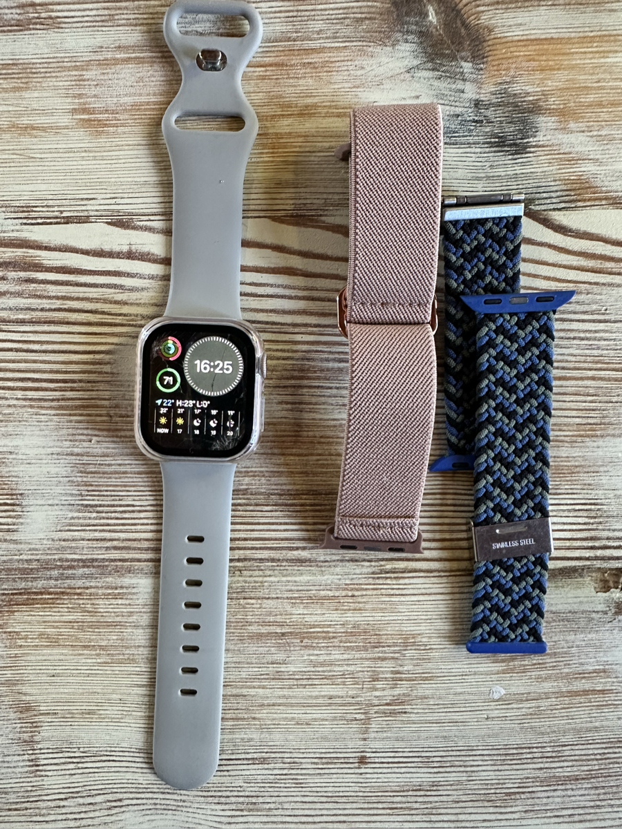 Apple Watch 4 Cracked screen but WORKING