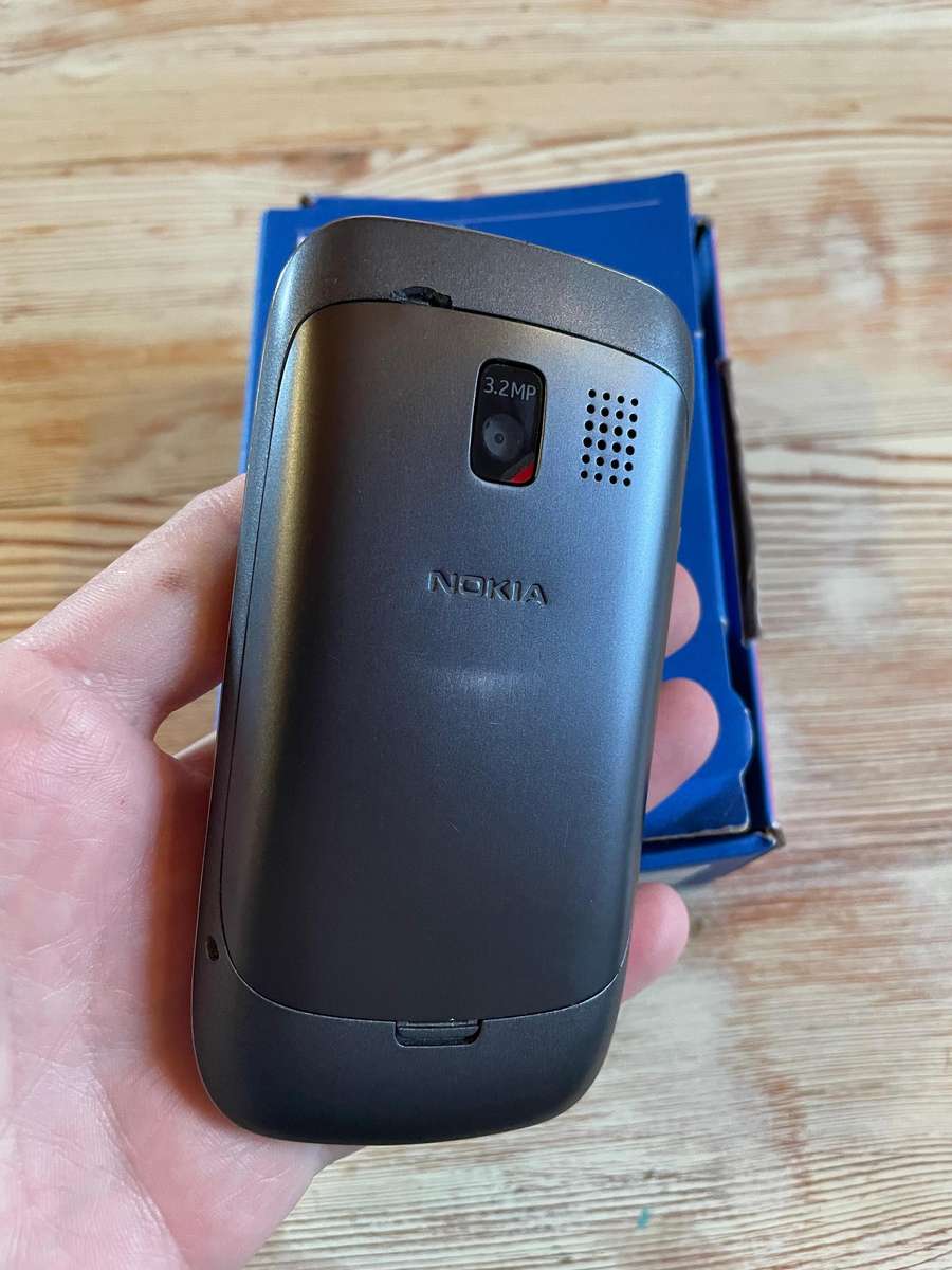 Nokia Asha 302 Working!! With box and charger