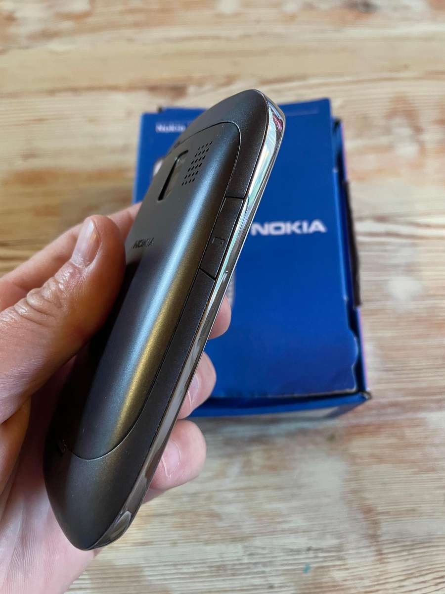 Nokia Asha 302 Working!! With box and charger