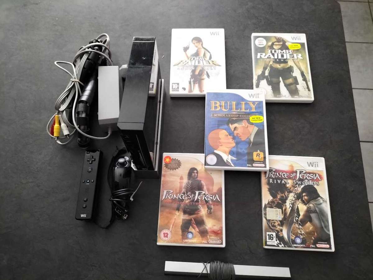 Wii Console Black with X5 Wii games (Wii)