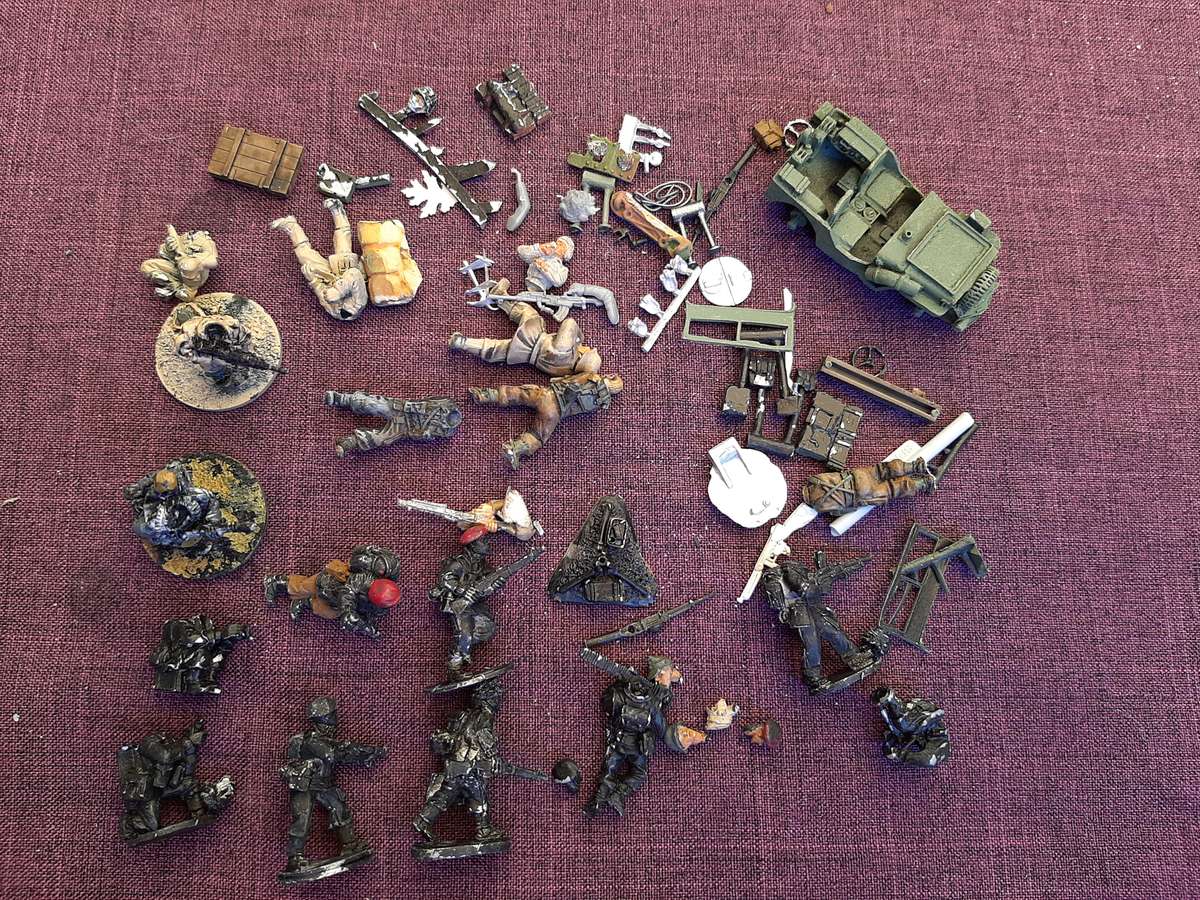 Warlord game 52 figurines, metall, 28-32mm plus leaf cutter for model making of realistic trees.