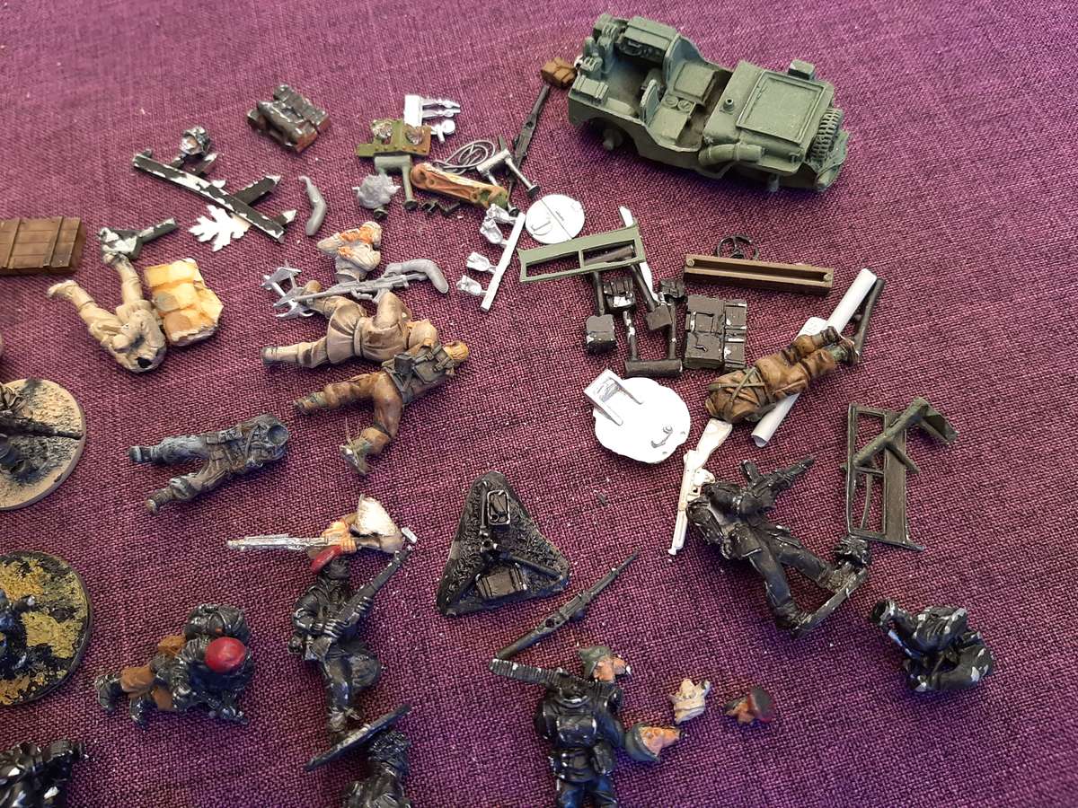 Warlord game 52 figurines, metall, 28-32mm plus leaf cutter for model making of realistic trees.