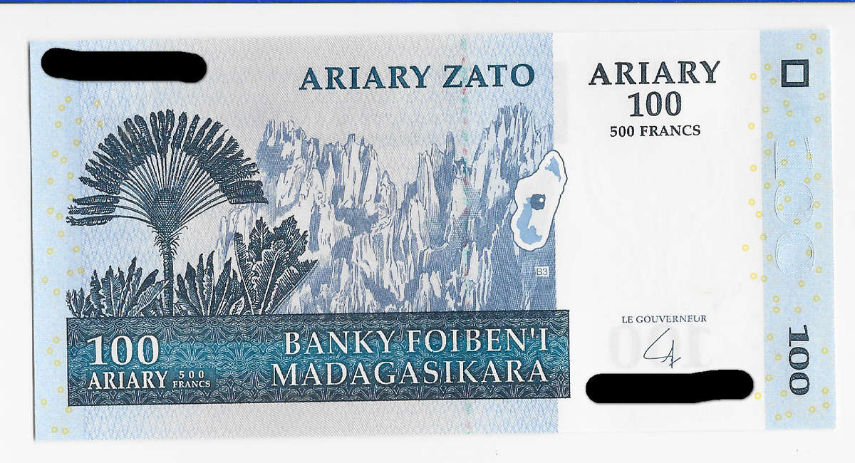MADAGASCAR BANK - 100 ARIARY BANK NOTE  2004 - UNC CONDITION B