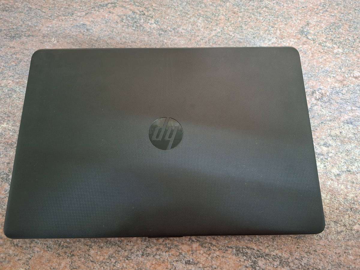 HP intel i3 Laptop - 4GB RAM, 1000 GB RAM, Full HD Display