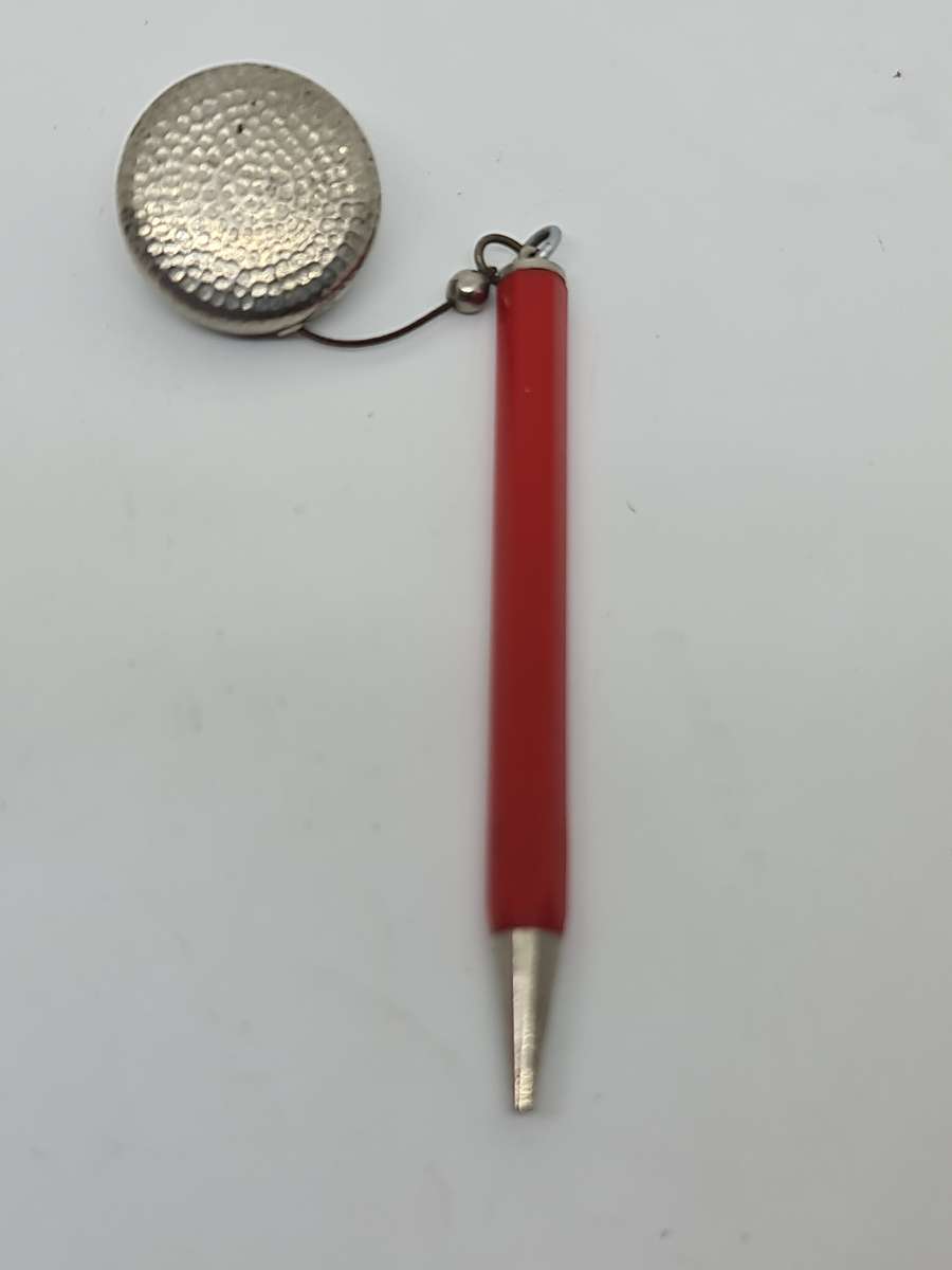 BROOCH PENCIL CHAIN VINTAGE RETRACTABLE .
