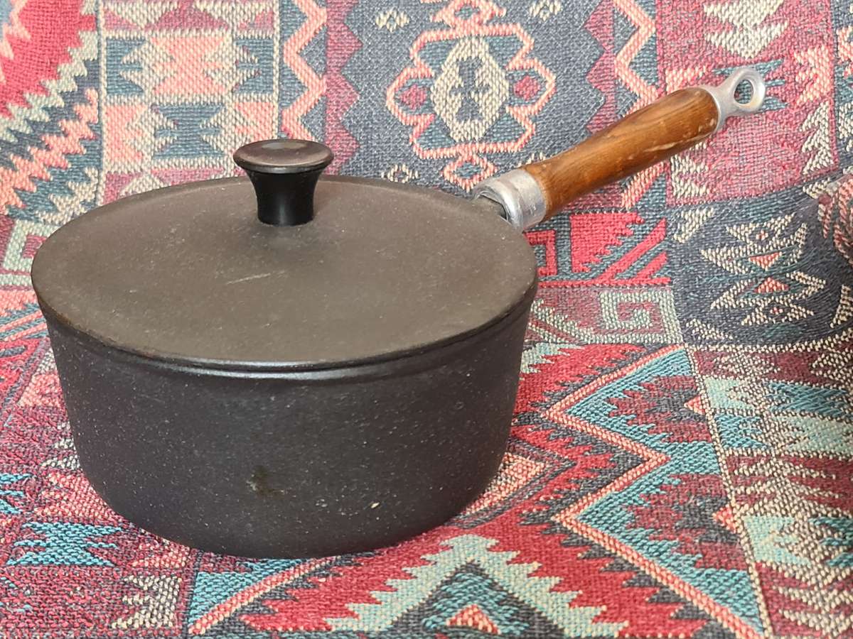 Reflection Cast Iron Pot