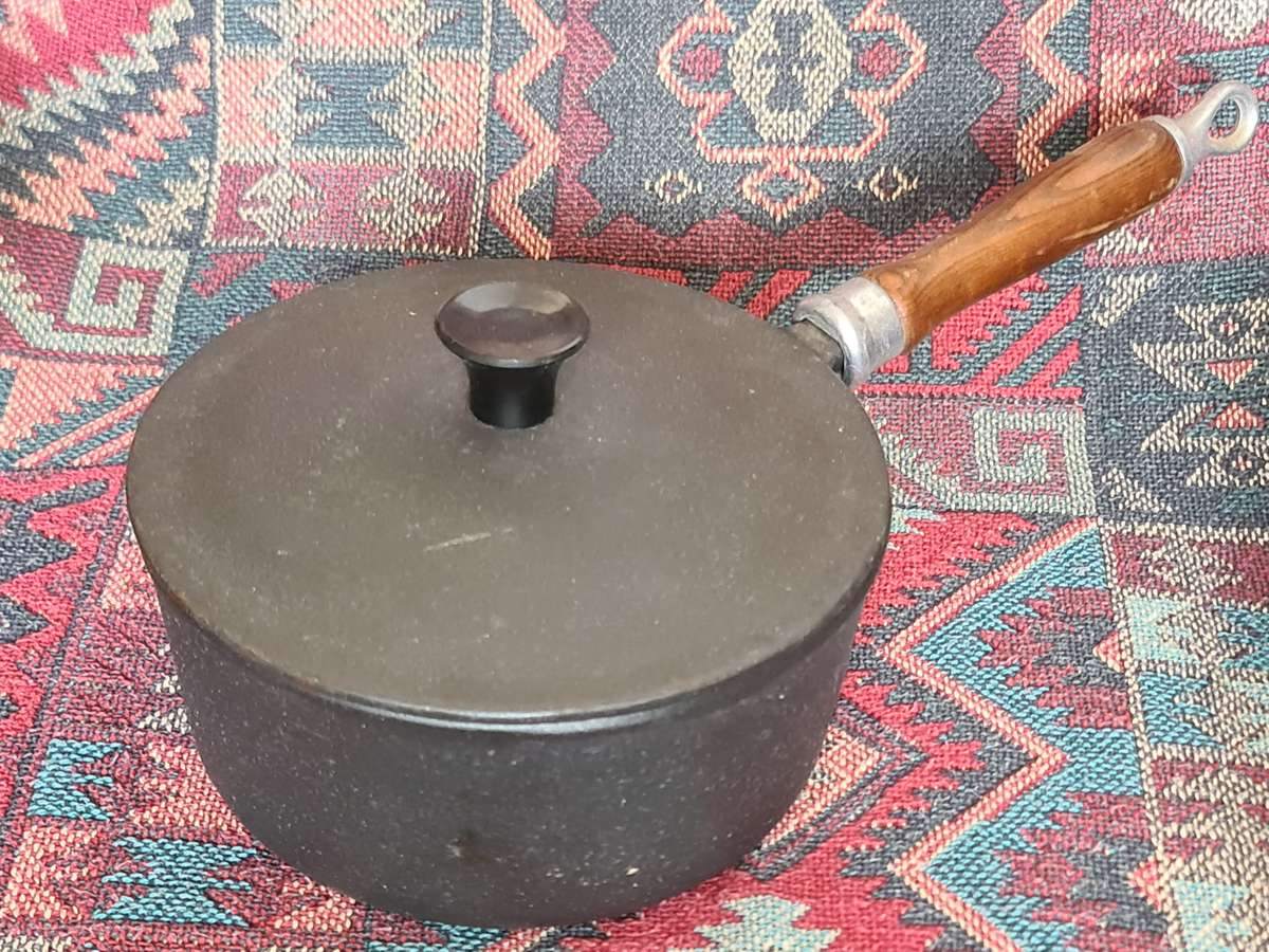 Reflection Cast Iron Pot