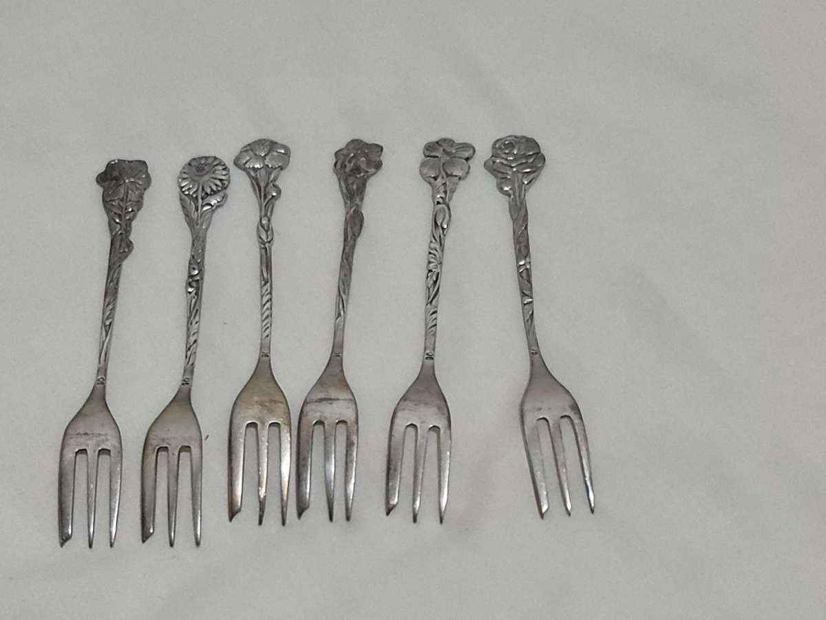 Silver plated flower cake forks