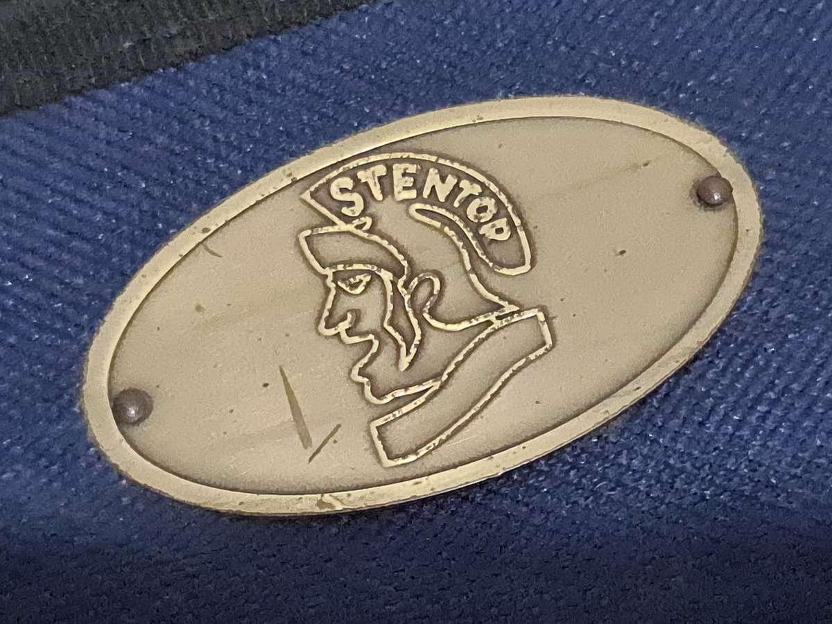 Stentor violin with case, Student 1