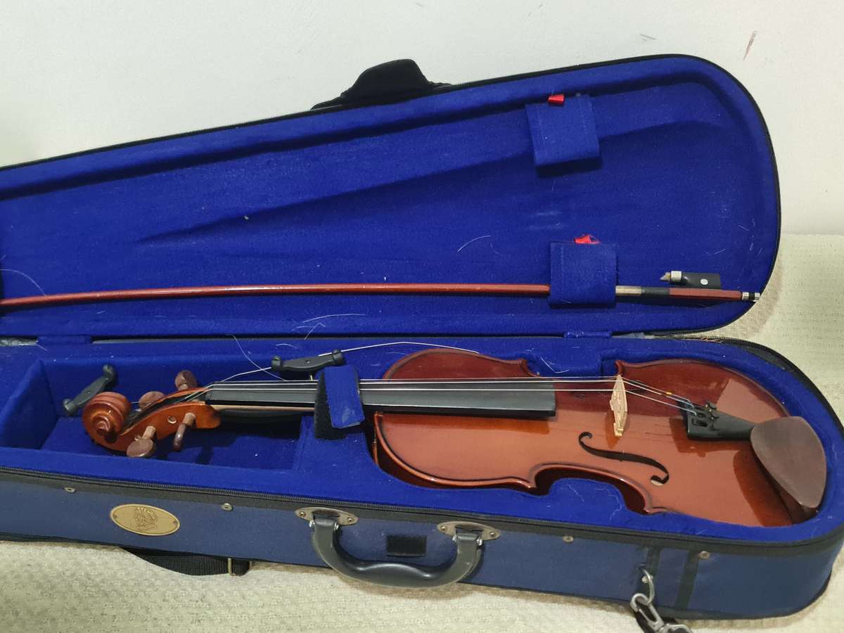 Stentor violin with case, Student 1