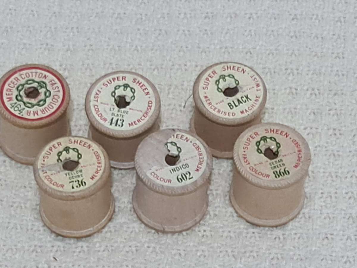 X6 Vintage Wooden bobbins